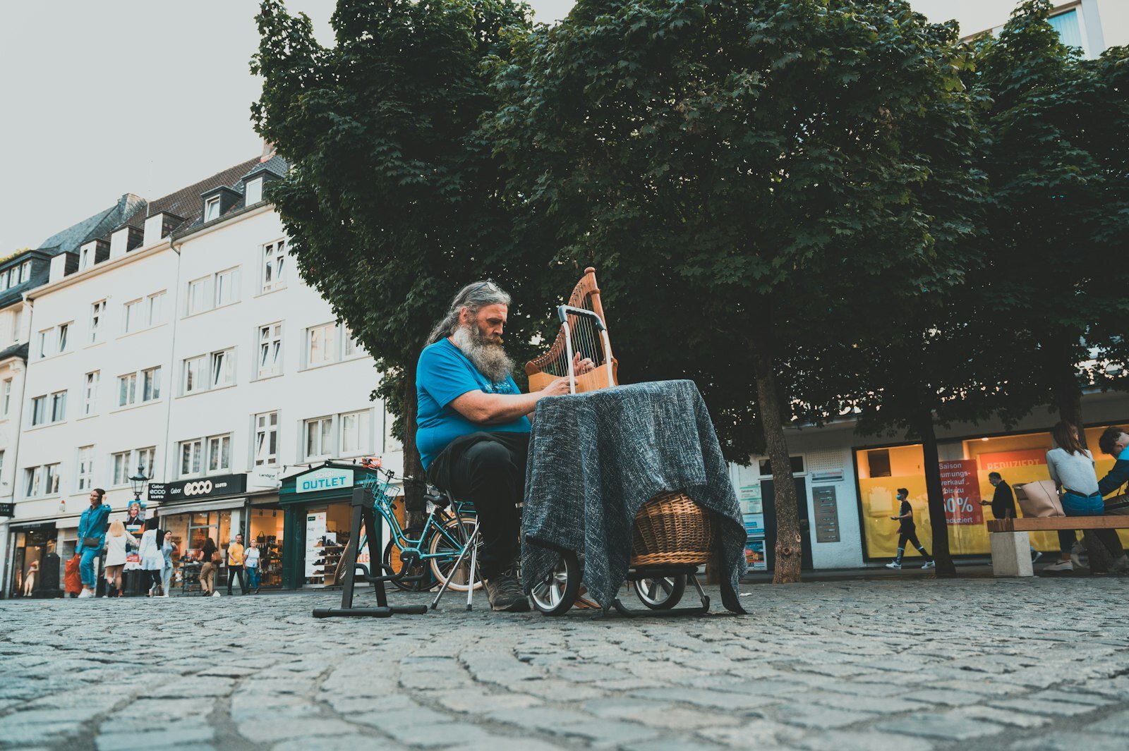 Straßenmusik in Köln: Genehmigung und Kosten im Überblick