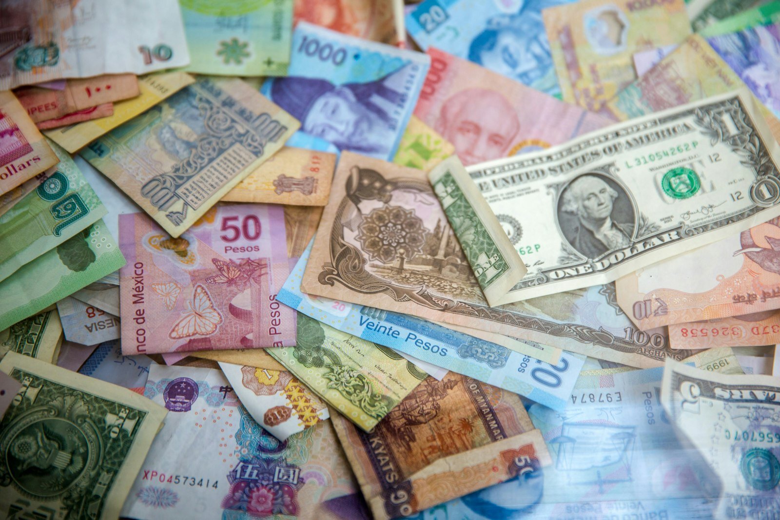 Multi-Currency Tipping for International Tourism