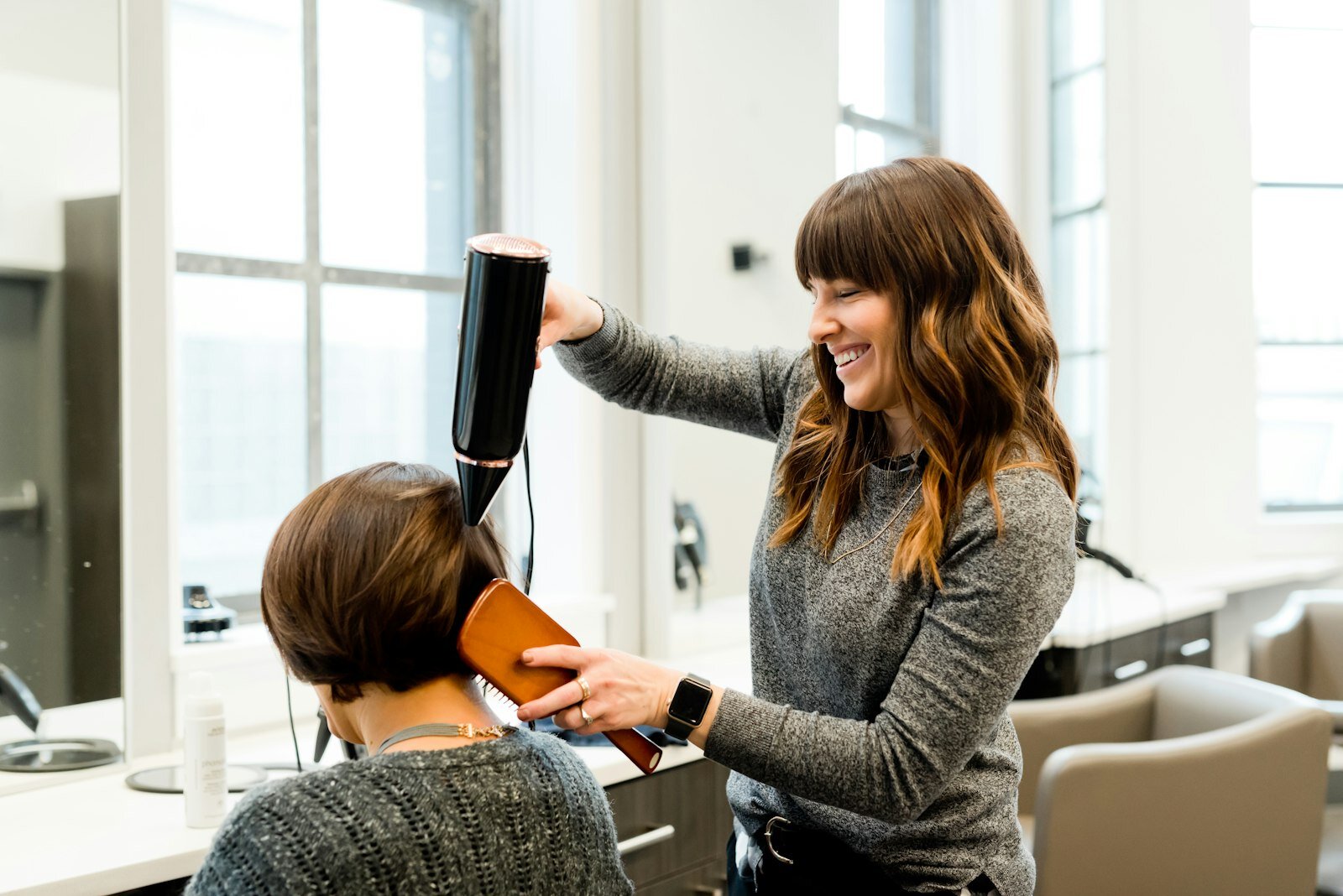 Trinkgeld beim Friseur nach Rechnungsbetrag: 200, 300, 400 Euro im Vergleich